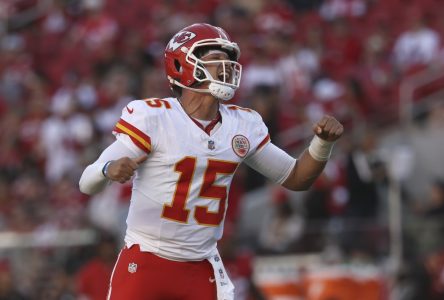 Mahomes et les Chiefs demeurent invaincus en battant les 49ers 28-18