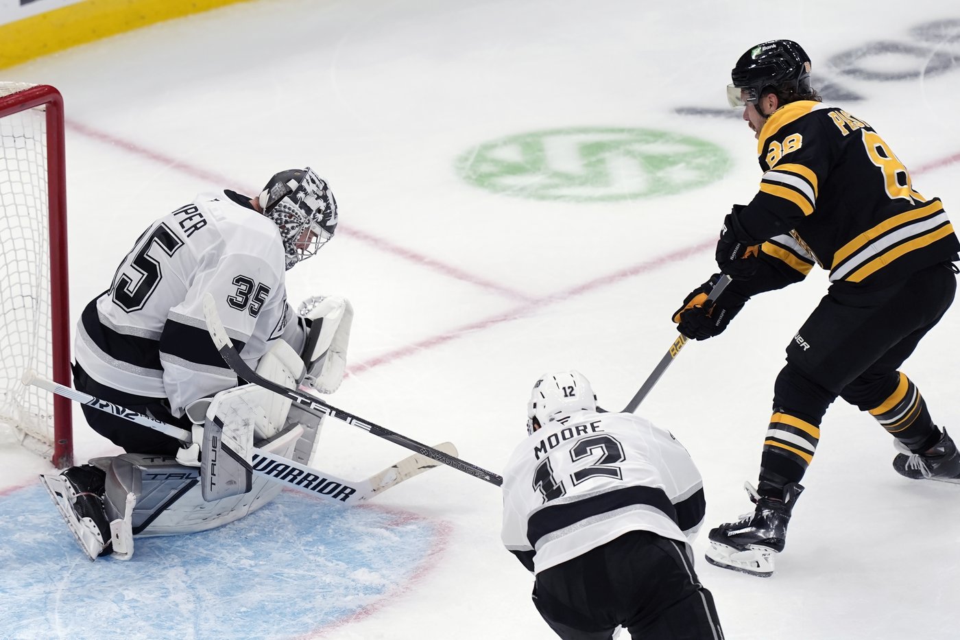 David Pastrnak marque en prolongation et les Bruins défont les Kings 2-1