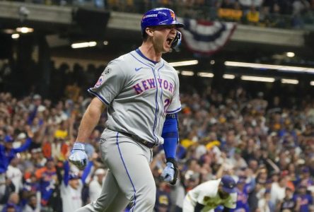 Pete Alonso et les Mets défont les Brewers 4-2 et passent en deuxième ronde