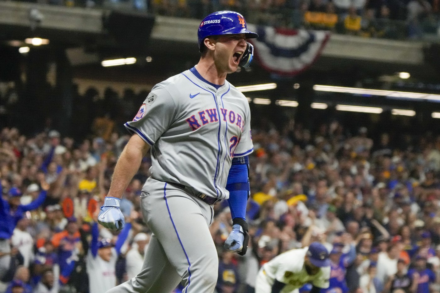 Pete Alonso et les Mets défont les Brewers 4-2 et passent en deuxième ronde