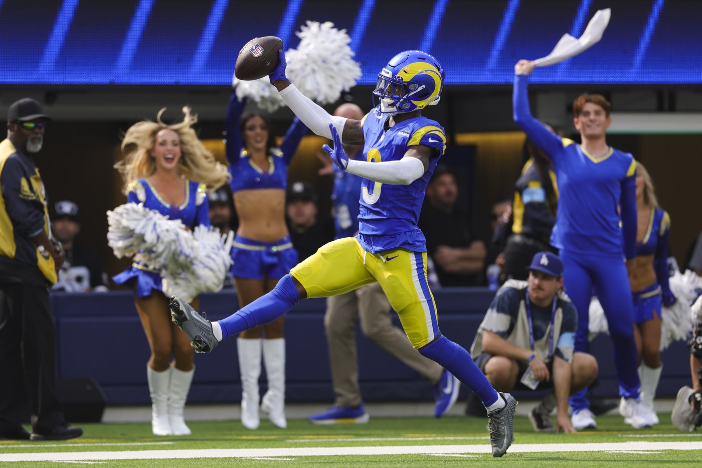 Les Rams forcent quatre revirements et défont les Raiders 20-15