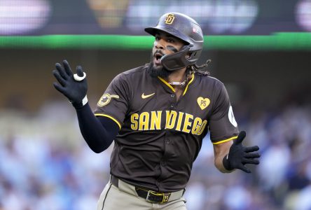 Les Padres frappent six circuits et l’emportent facilement 10-2 contre les Dodgers