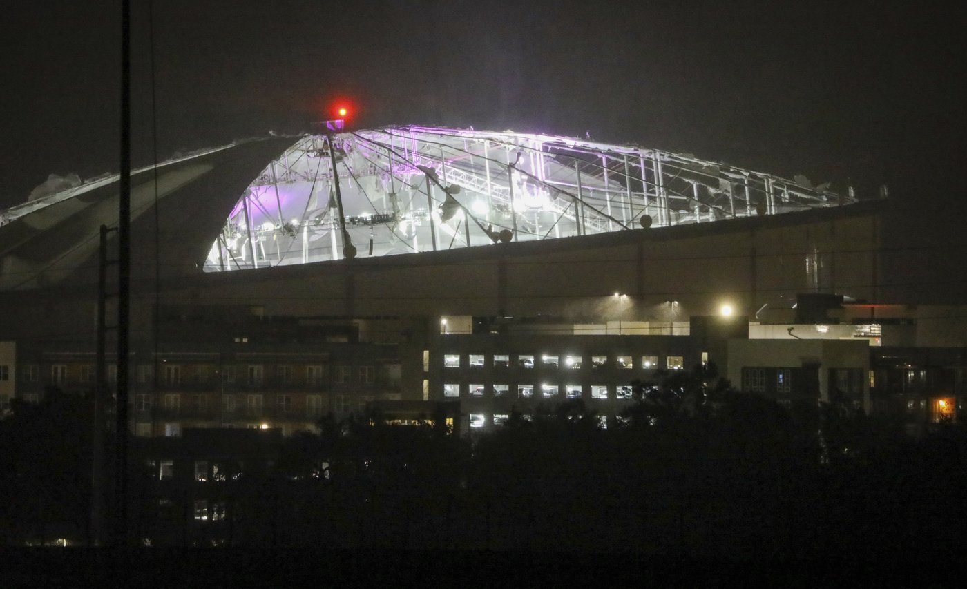 L’ouragan «Milton» endommage le toit du stade des Rays de Tampa Bay