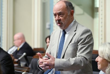 «Les Québécois qui ont un médecin de famille vont le garder», assure Christian Dubé