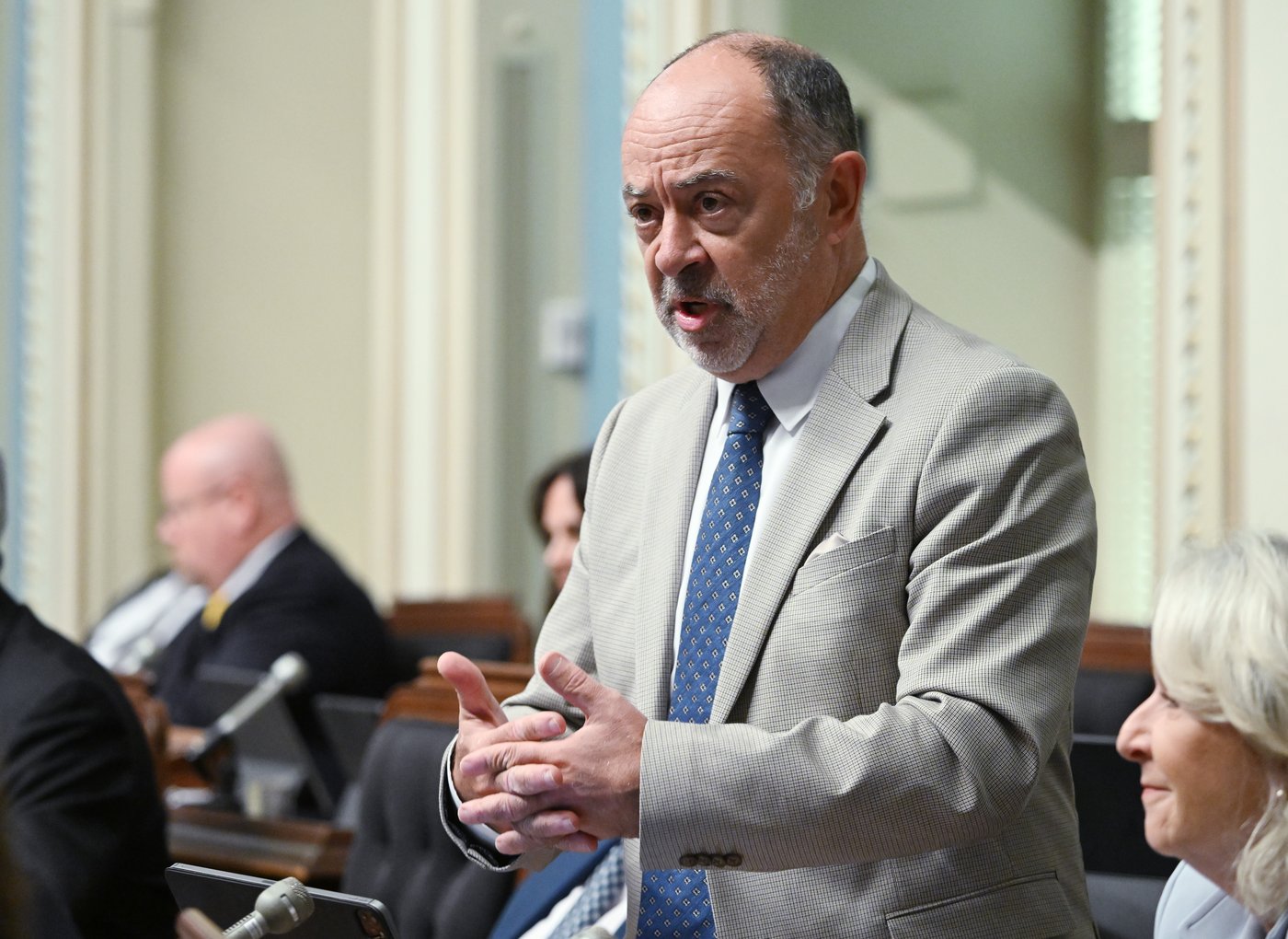 «Les Québécois qui ont un médecin de famille vont le garder», assure Christian Dubé