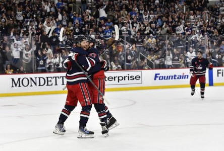 Les Jets battent les Penguins 6-3 et demeurent invaincus cette saison