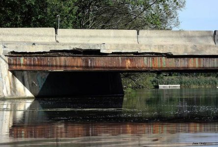 Pont-Riviere-des-Iroquois