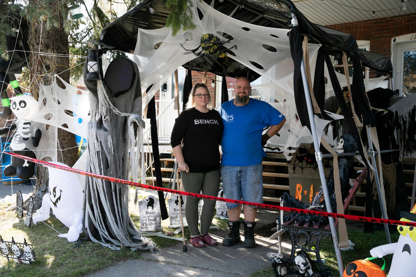 Une cour hantée à voir sur la rue Mackenzie-King