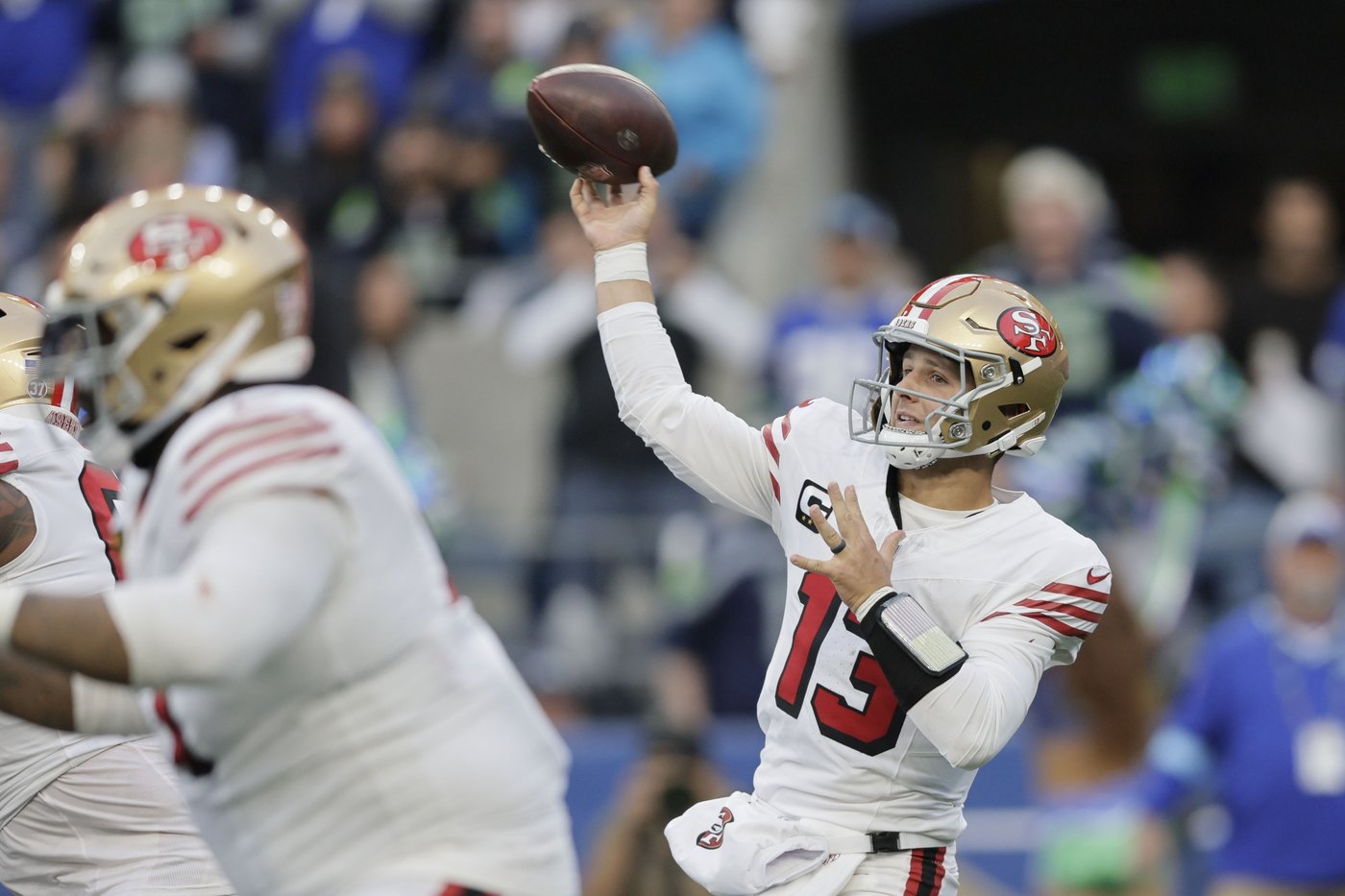 Brock Purdy lance trois passes de touché et les 49ers défont les Seahawks 36-24