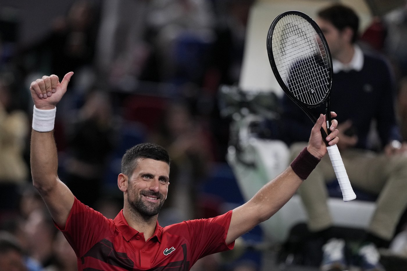 Djokovic atteint le quatrième tour au Masters de Shanghai, y affrontera Safiullin