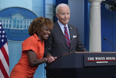 Biden répond aux questions dans la Maison-Blanche, une première de sa présidence