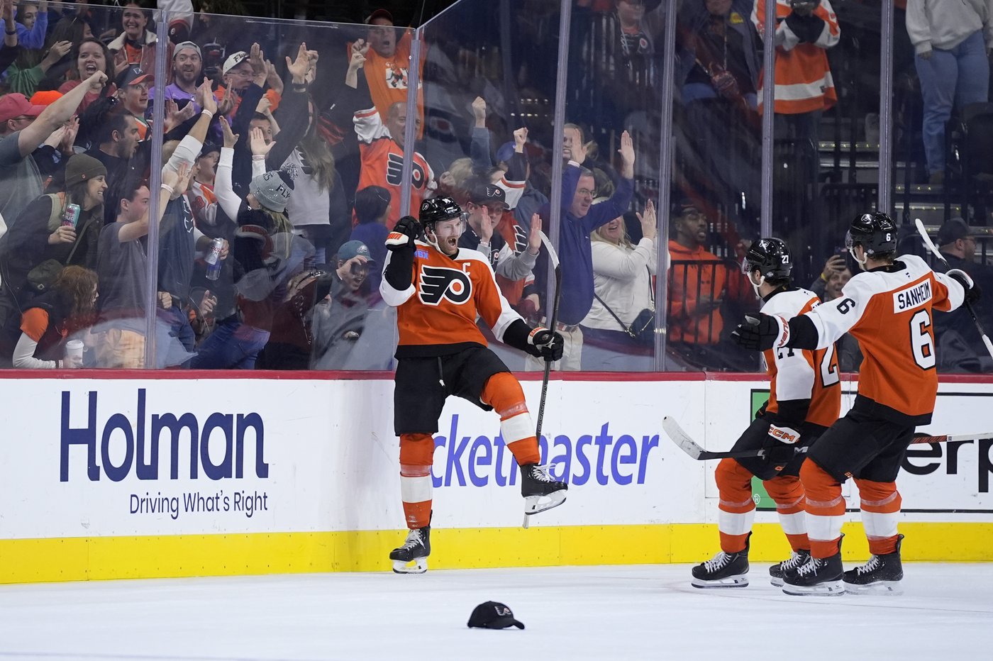 Sean Couturier et Travis Konecny s’éclatent dans un festival offensif face au Wild