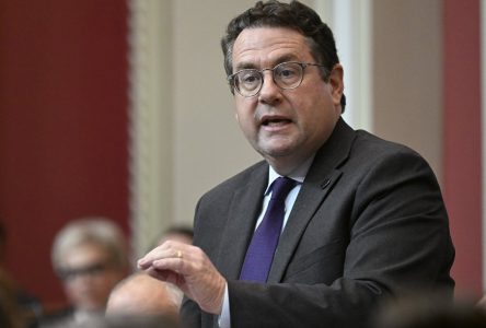 Laïcité: une autre école dans la mire du ministre Bernard Drainville