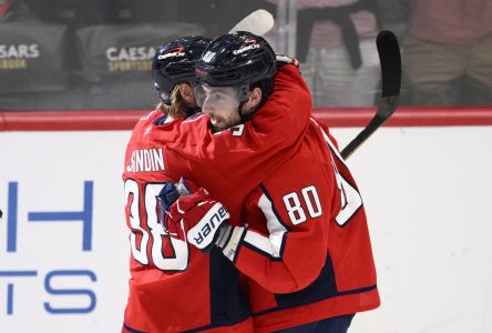 Ovechkin et Dubois marquent dans la victoire de 6-3 des Capitals sur les Flyers