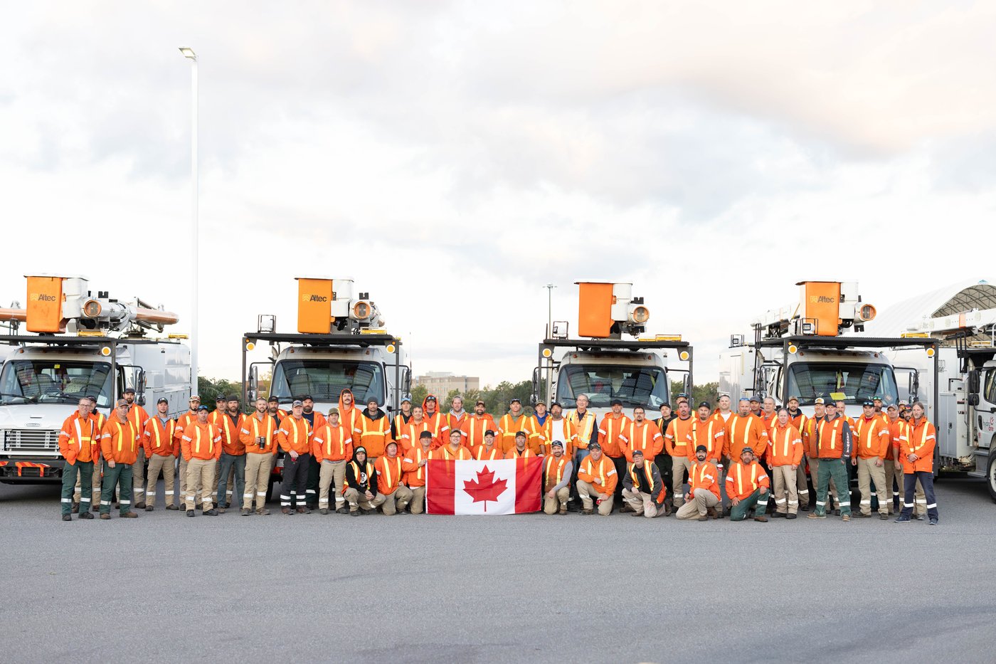 Des monteurs de lignes canadiens viennent en aide aux sinistrés des ouragans