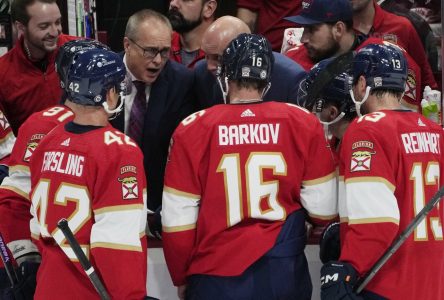 Les membres des Panthers reçoivent leur bague de la coupe Stanley