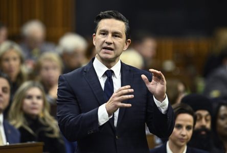 Poilievre renvoie la balle à la ministre Joly en lui demandant des excuses