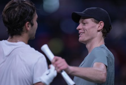 Jannik Sinner vient de l’arrière et défait Martin Etcheverry en trois sets à Shanghai