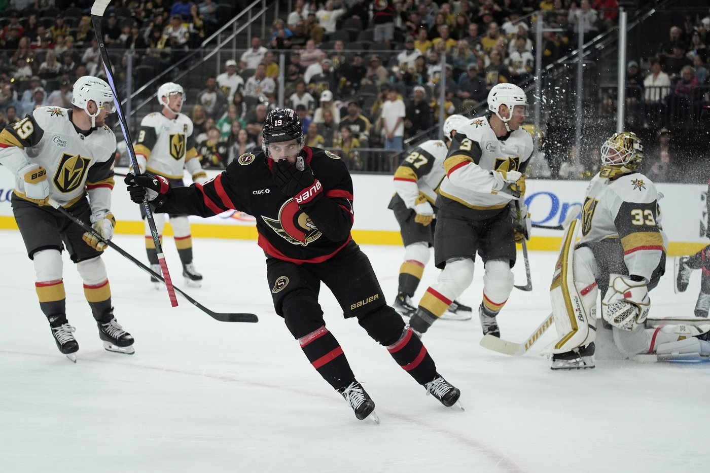 Les buts tardifs de Hertl et Kolesar permettent aux Golden Knights de l’emporter 6-4