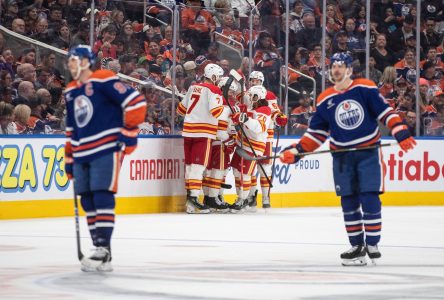 Les Oilers sont toujours sans victoire alors que les Flames demeurent parfaits