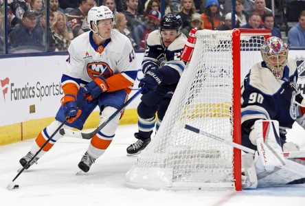 Blessé au haut du corps, Mathew Barzal retourne à Long Island pour une évaluation