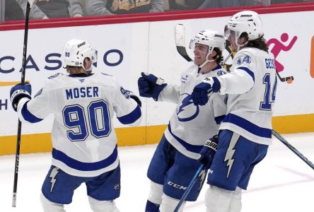 Un but de Point en prolongation permet au Lightning de battre les Penguins 3-2