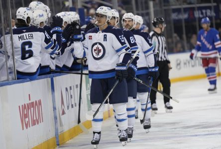 Une 7e victoire de suite pour les Jets, qui défont les Rangers 6-3